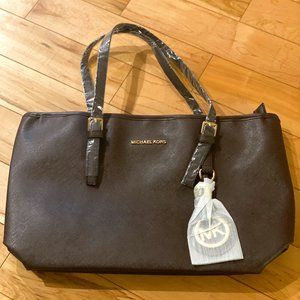 2 Michael Kors bags (black and brown)